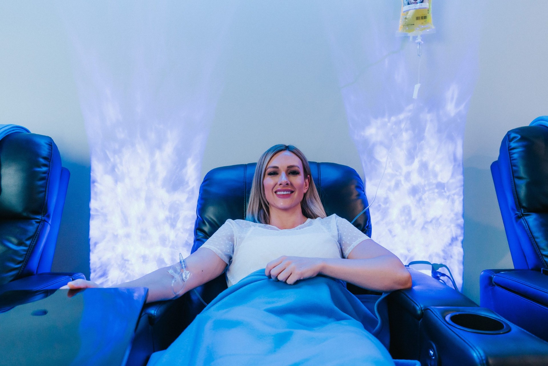 iCRYO Westminster guest relaxing during an IV drip