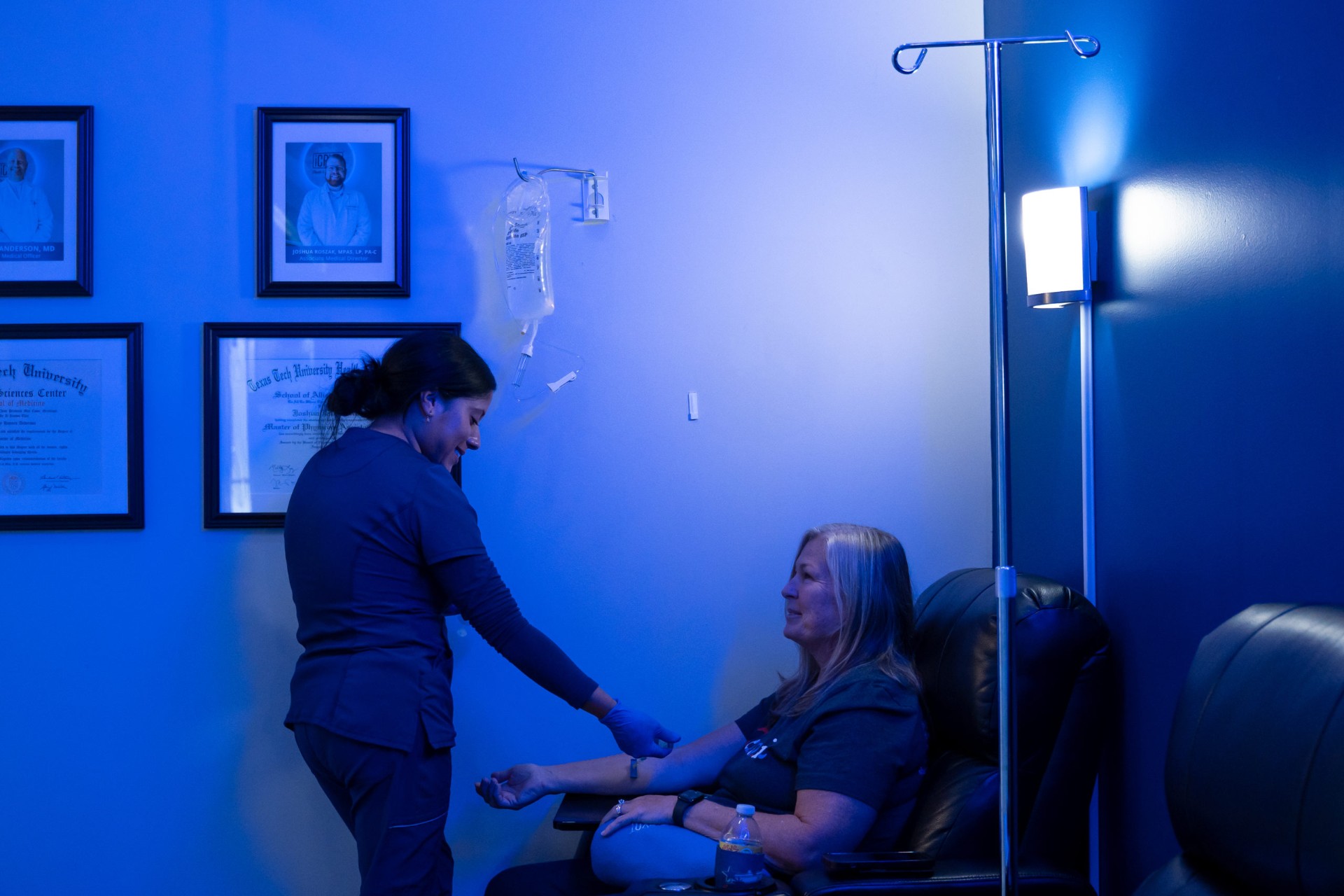 iCRYO Westminster RN starting an NAD+ IV treatment